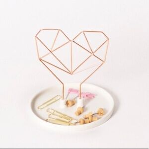 Coxet wire heart ceramic jewelry holder